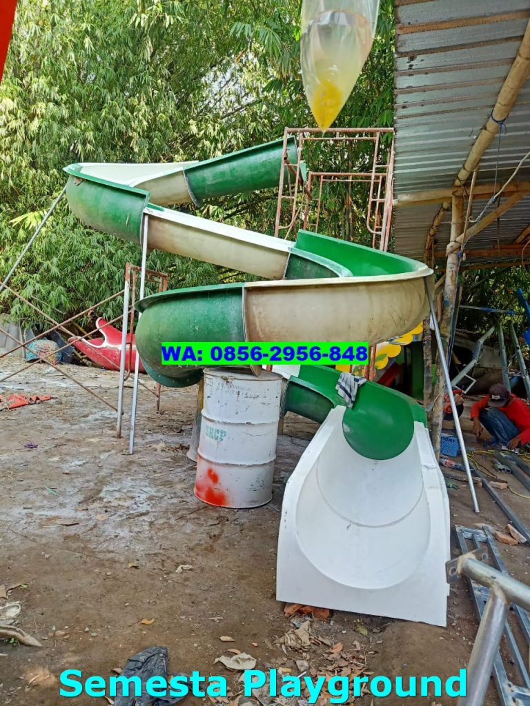 Perosotan Melingkar Kolam Renang